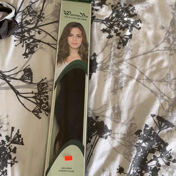 Clip on hair extensions - Picture 2 of 6